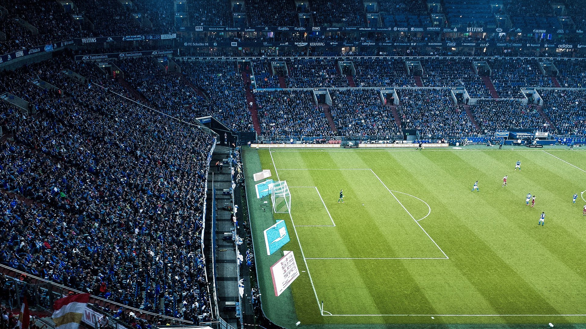 开云在线直播-法甲：里尔3-2险胜巴黎FC，队员们拼尽全力，里尔夺得法甲冠军